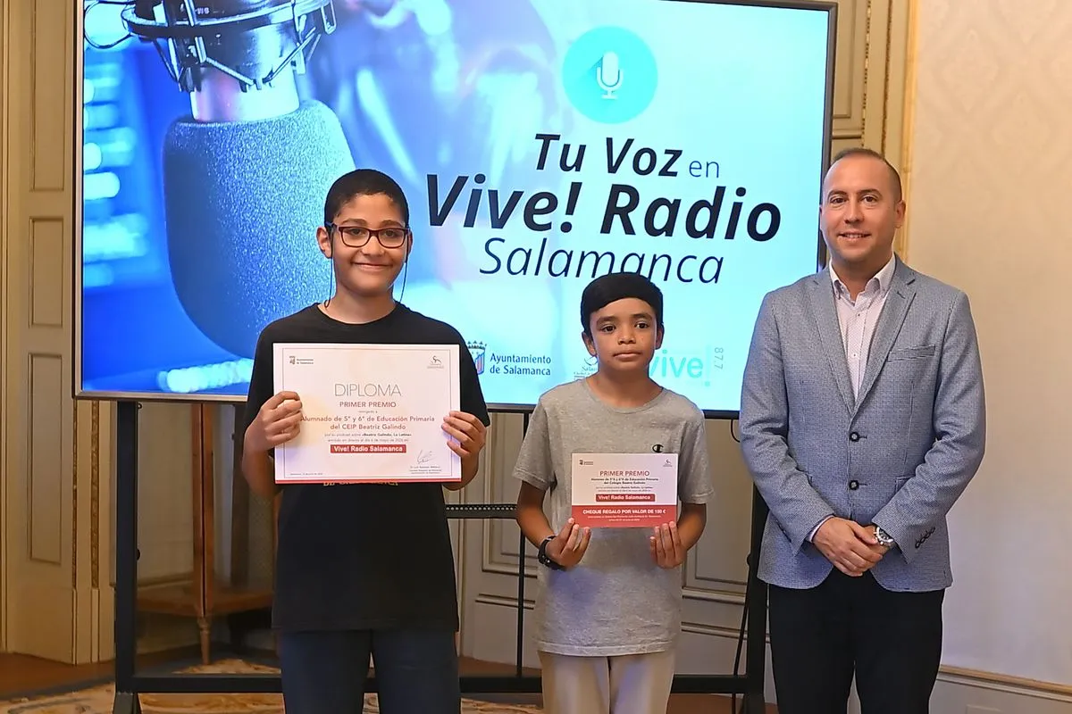 Escolares salmantinos reciben premios de los certámenes de dibujo geolocalizado, la Escuela de Salamanca y radio