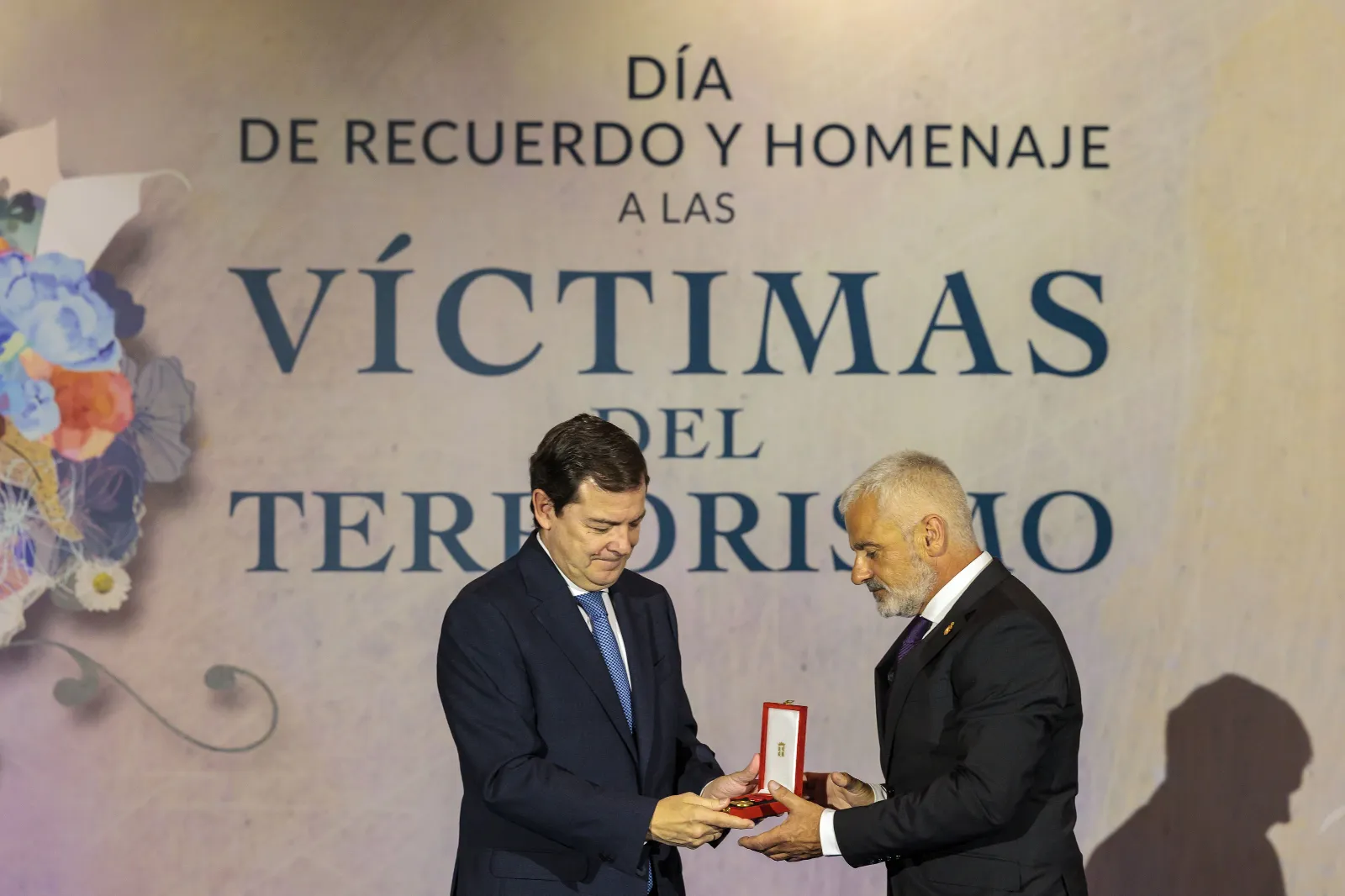 Mañueco anuncia un plan de apoyo a las víctimas del terrorismo