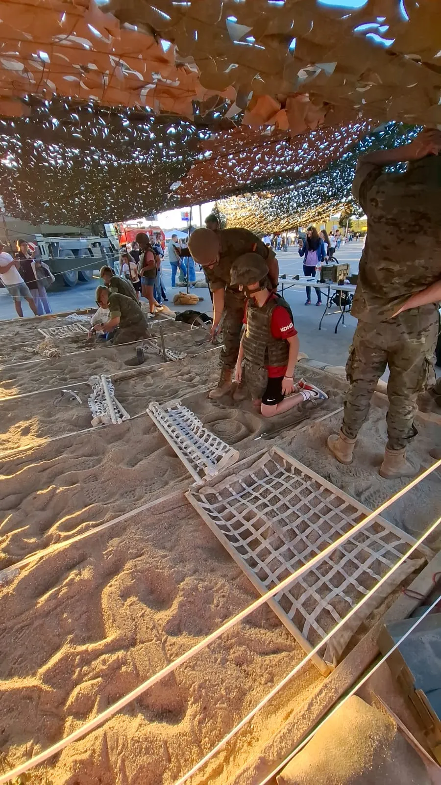 Foto 2 - M&aacute;s de 20.000 personas en las exhibiciones militares y talleres infantiles en El Tormes