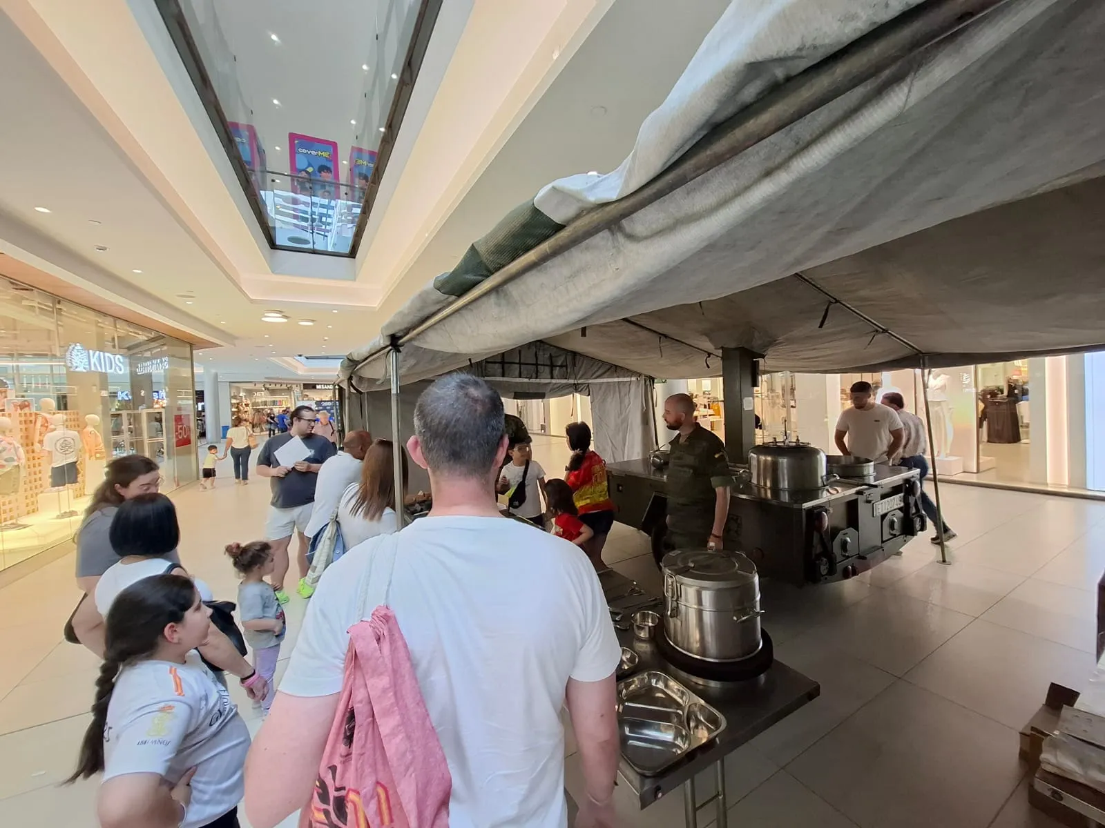 Foto 6 - M&aacute;s de 20.000 personas en las exhibiciones militares y talleres infantiles en El Tormes