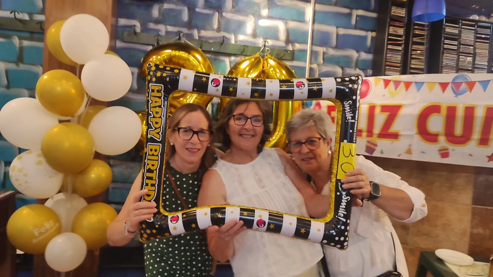 Foto 3 - La Asociaci&oacute;n de Mujeres Siglo XXI de Macotera festeja sus 30 a&ntilde;os rodeada de cari&ntilde;o, emociones y reconocimiento