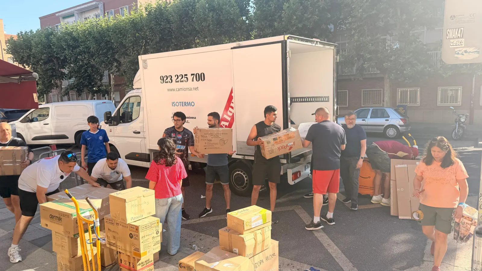 Foto 3 - Salamanca desborda la log&iacute;stica de la Casa de Venezuela en solo 24 horas