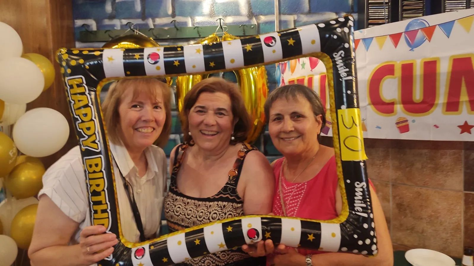 Foto 4 - La Asociaci&oacute;n de Mujeres Siglo XXI de Macotera festeja sus 30 a&ntilde;os rodeada de cari&ntilde;o, emociones y reconocimiento