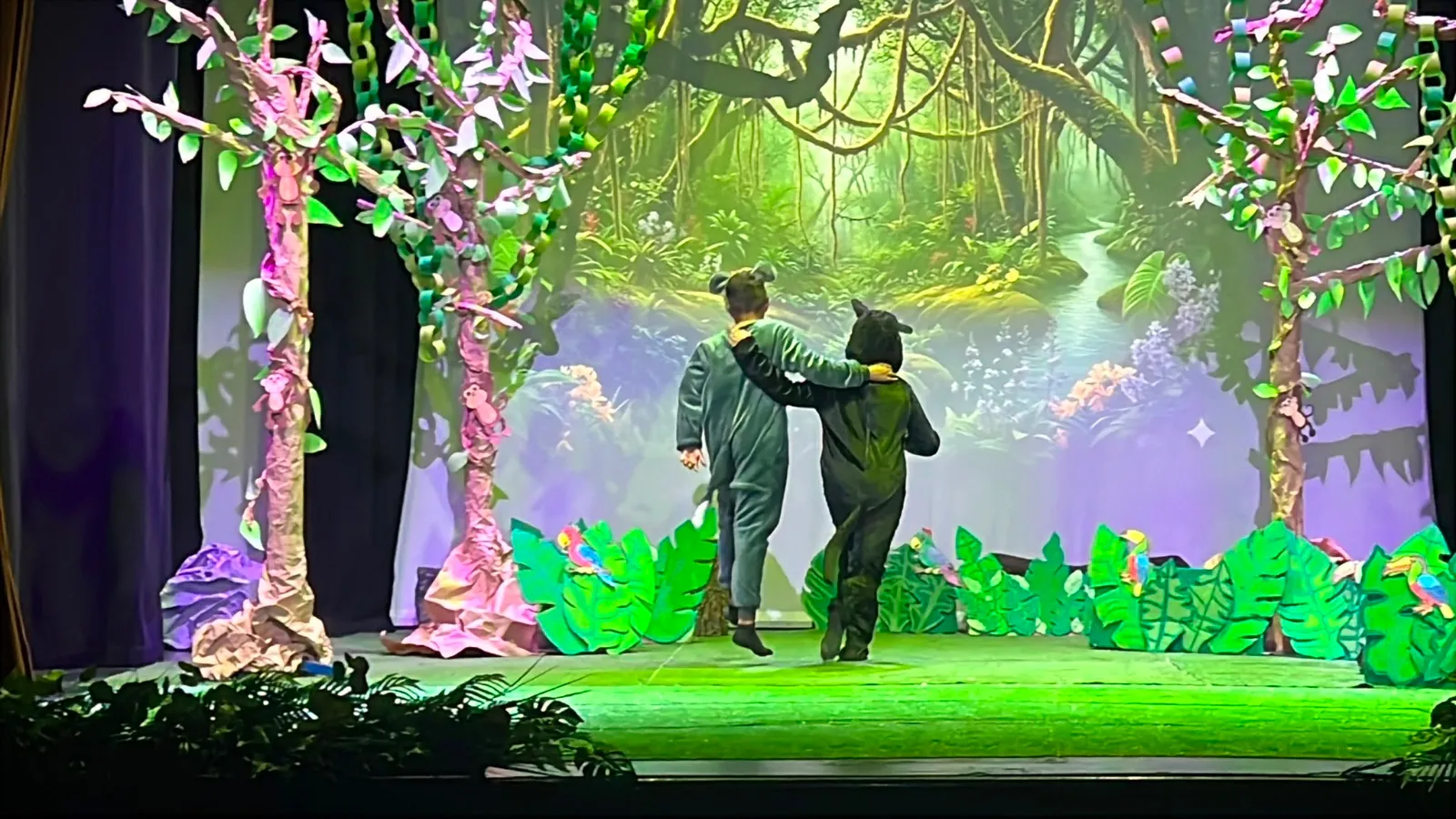Foto 8 - Emoci&oacute;n y aplausos en el Calder&oacute;n con &lsquo;El Libro de la Selva&rsquo; del Colegio La Encarnaci&oacute;n