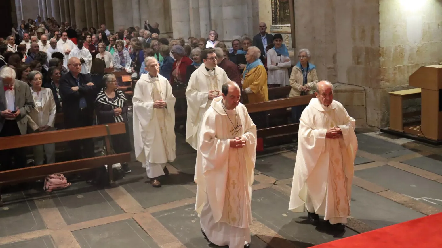 Foto 6 - Siete miembros de Vida Ascendente de Ciudad Rodrigo participan en el encuentro regional celebrado en Salamanca