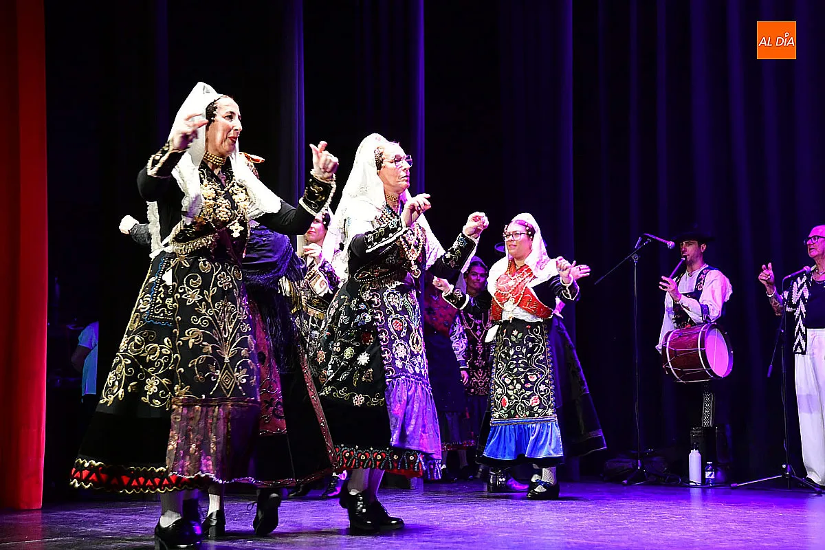 Actuación del Taller de Baile Charro en el Teatro Nuevo Fernando Arrabal 