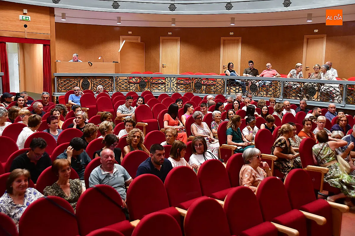 Actuación del Taller de Baile Charro en el Teatro Nuevo Fernando Arrabal 