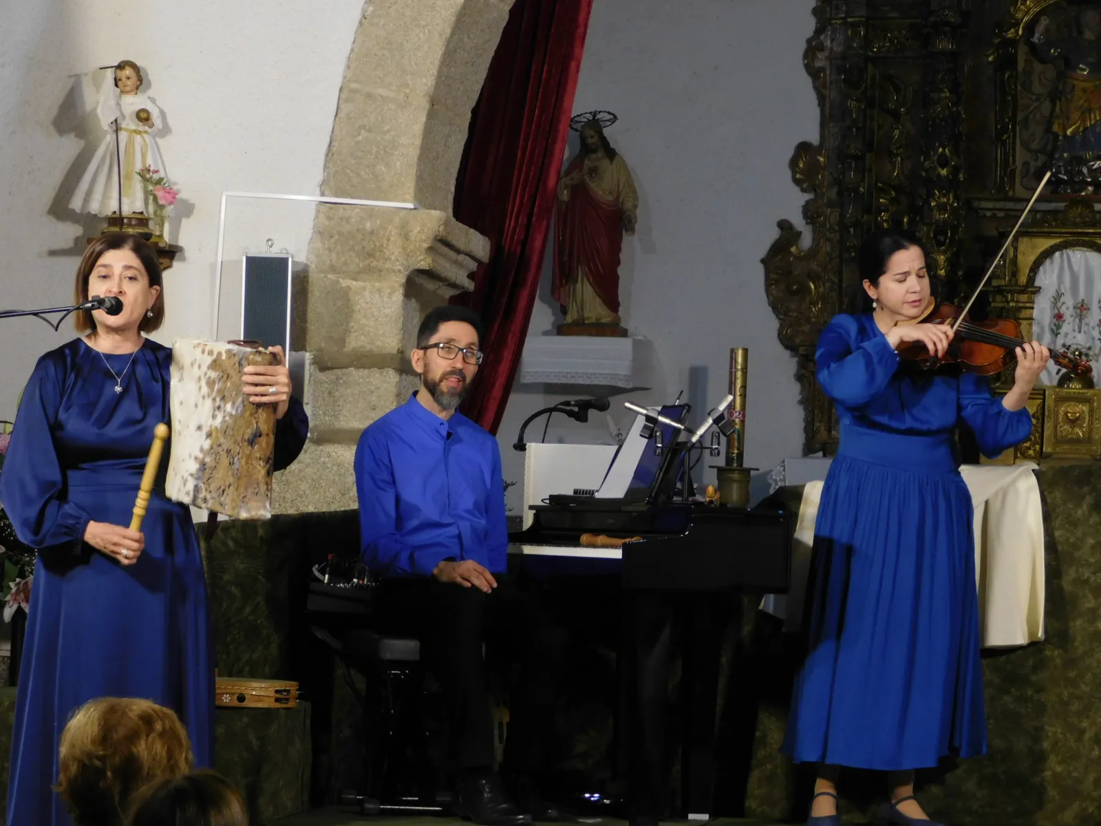 Foto 4 - 'Juan, el esp&iacute;ritu del amor' emociona a Aldeanueva de la Sierra en el cierre de las fiestas del Corpus