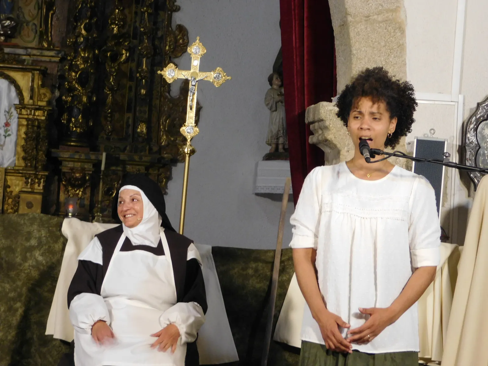 Foto 5 - 'Juan, el esp&iacute;ritu del amor' emociona a Aldeanueva de la Sierra en el cierre de las fiestas del Corpus