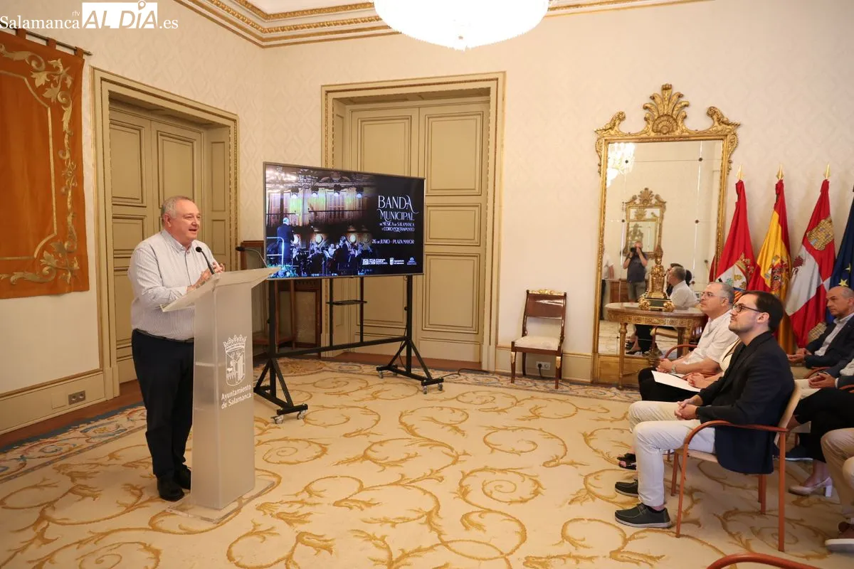 Presentación en el Ayuntamiento del estreno de 'Salamanca 1526' de la Banda Municipal en la Plaza Mayor. Foto de David Sañudo