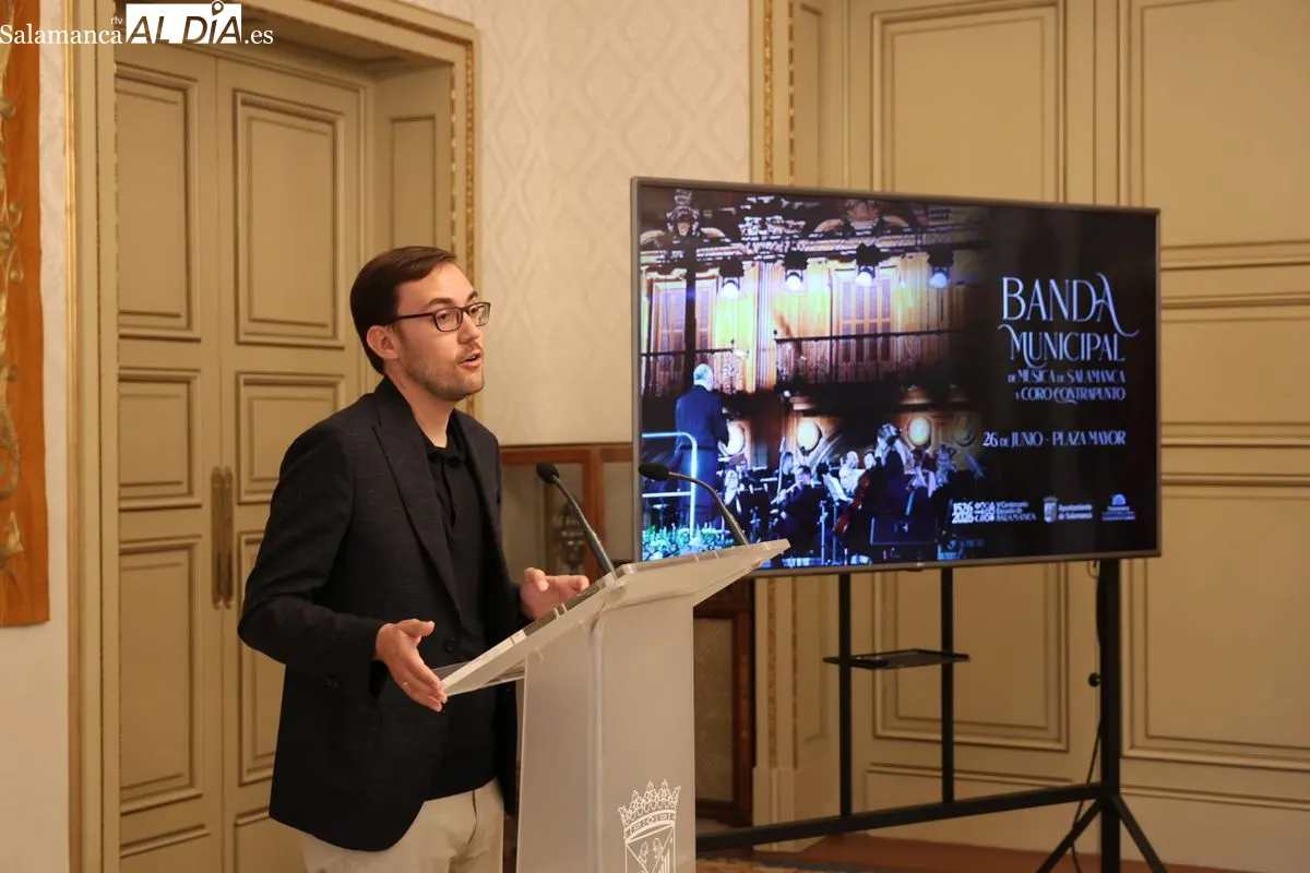 Presentación en el Ayuntamiento del estreno de 'Salamanca 1526' de la Banda Municipal en la Plaza Mayor. Foto de David Sañudo