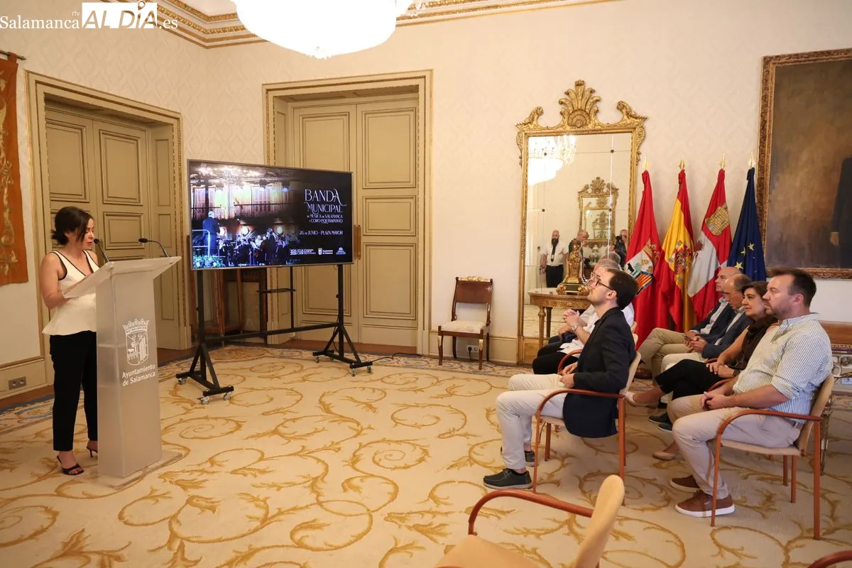 Presentación en el Ayuntamiento del estreno de 'Salamanca 1526' de la Banda Municipal en la Plaza Mayor. Foto de David Sañudo