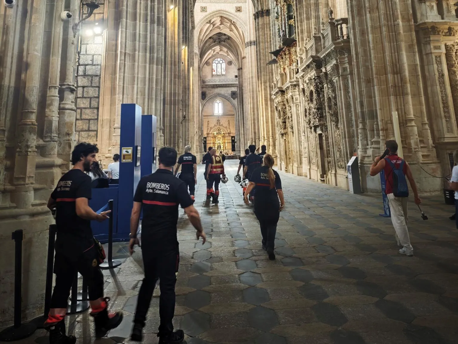 Foto 2 - El motivo por lo que hoy los bomberos han inspeccionado la Catedral de Salamanca