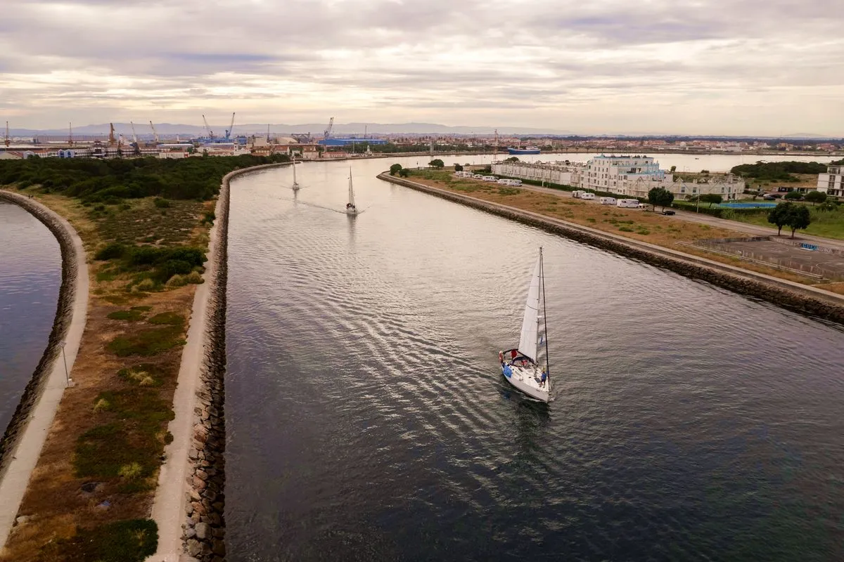 Veleros de la flota 'Camino Portugués de Santiago a Vela' en la Ría de Aveiro