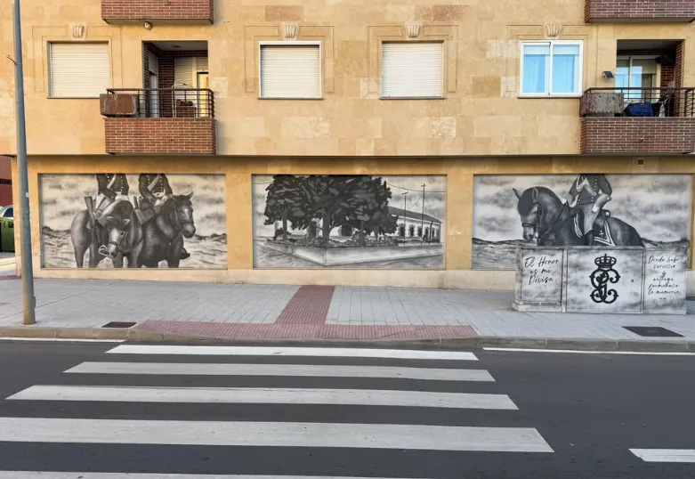 Un mural en blanco y negro rescata la Guardia Civil de caballería de Villares | FOTOS: Perfil de Instagram: kikeartmd