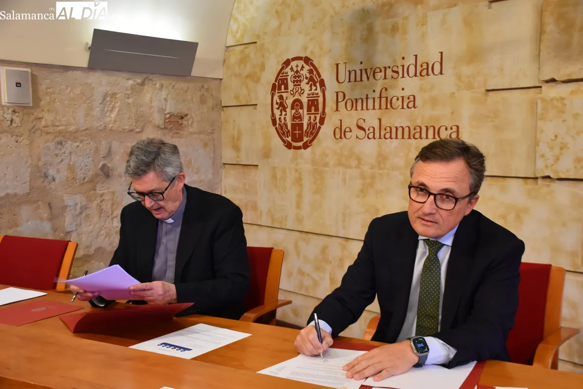 Firma de la Cátedra Éfeso, que buscar mejorar la salud y la calidad de vida de pacientes oncológicos. Fotos de Miguel González