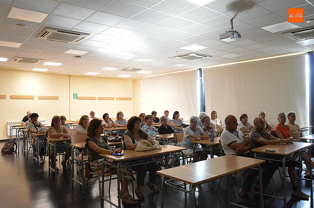 Charla de AFAD bajo el título “Recursos disponibles para mejorar nuestro día a día”