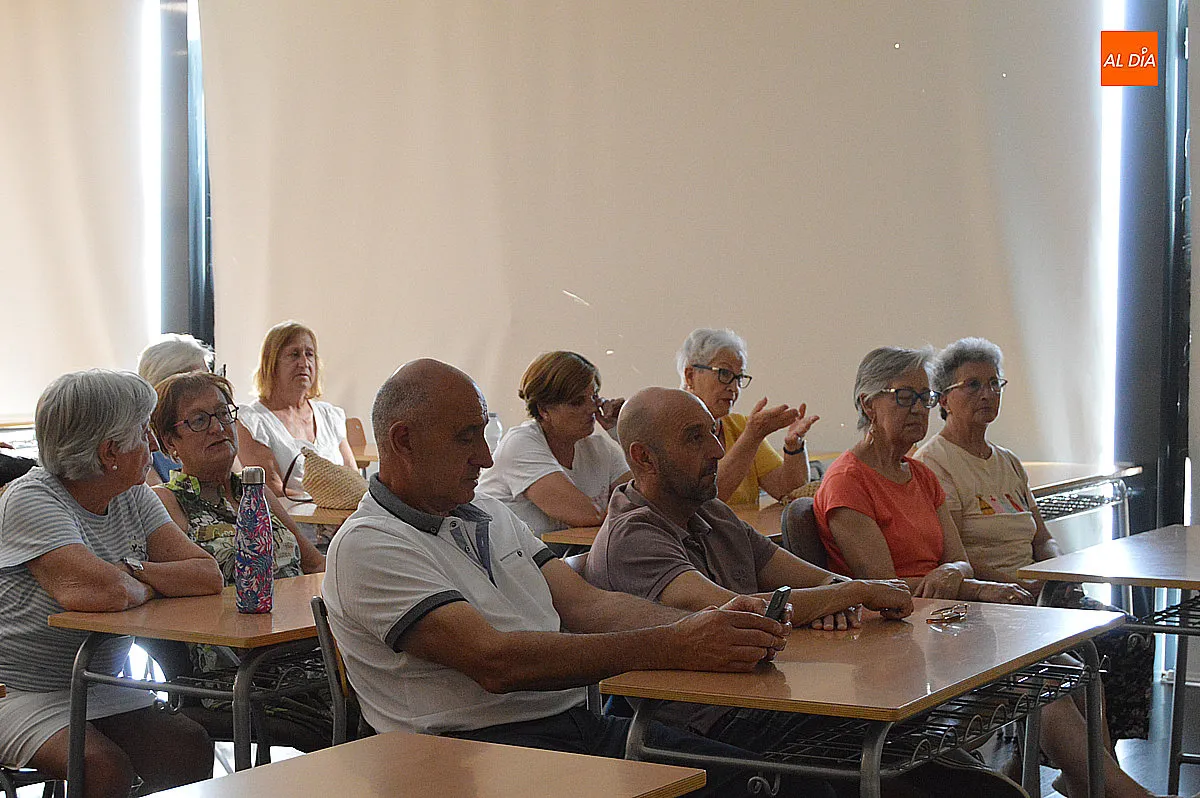 Charla de AFAD bajo el título “Recursos disponibles para mejorar nuestro día a día”