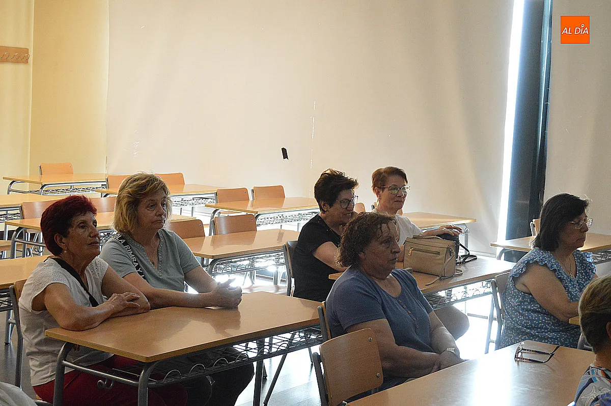 Charla de AFAD bajo el título “Recursos disponibles para mejorar nuestro día a día”