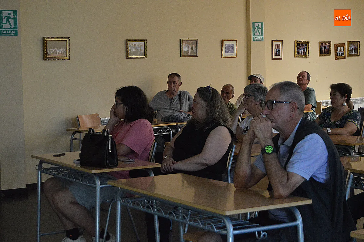 Foto 10 - Antonio Aretxabala invit&oacute; a reflexionar sobre los l&iacute;mites del planeta en la UNED