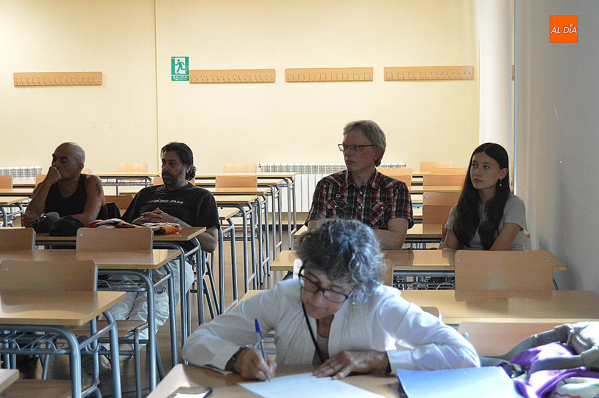 Foto 11 - Antonio Aretxabala invit&oacute; a reflexionar sobre los l&iacute;mites del planeta en la UNED