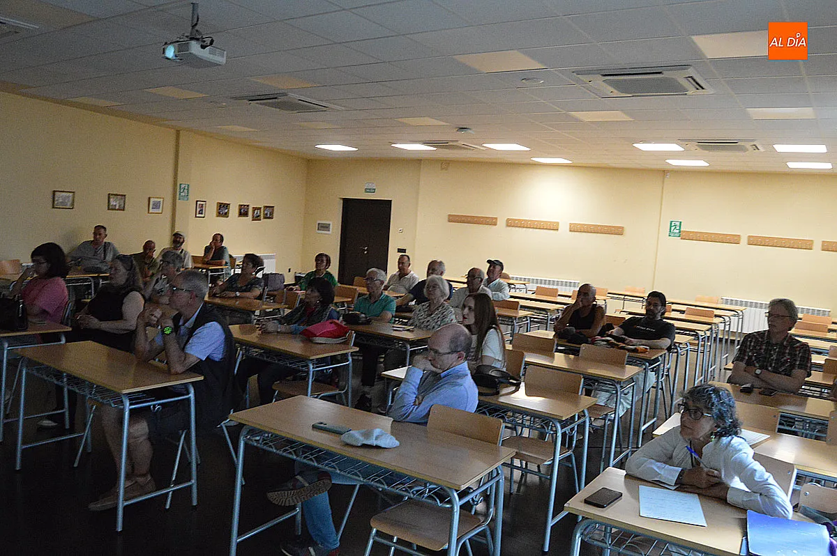 Foto 9 - Antonio Aretxabala invit&oacute; a reflexionar sobre los l&iacute;mites del planeta en la UNED
