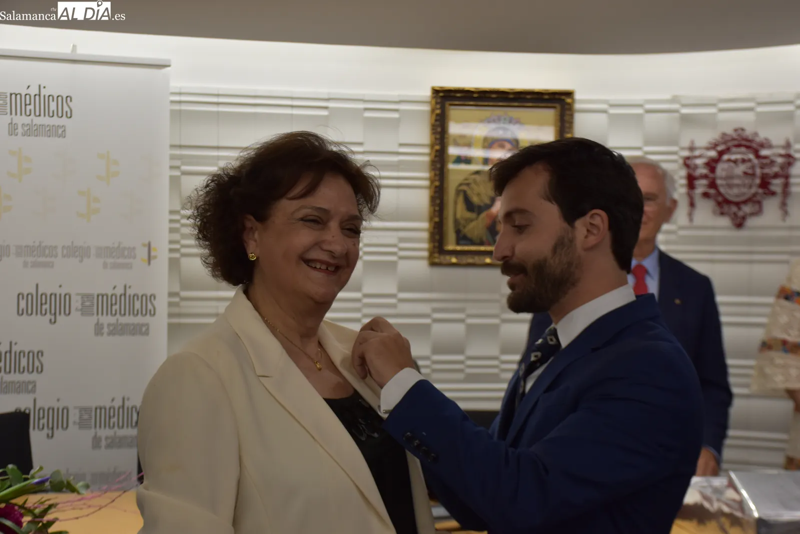 Entrega de medallas a 67 jubilados en el colegio de medicos. Fotos de Miguel González