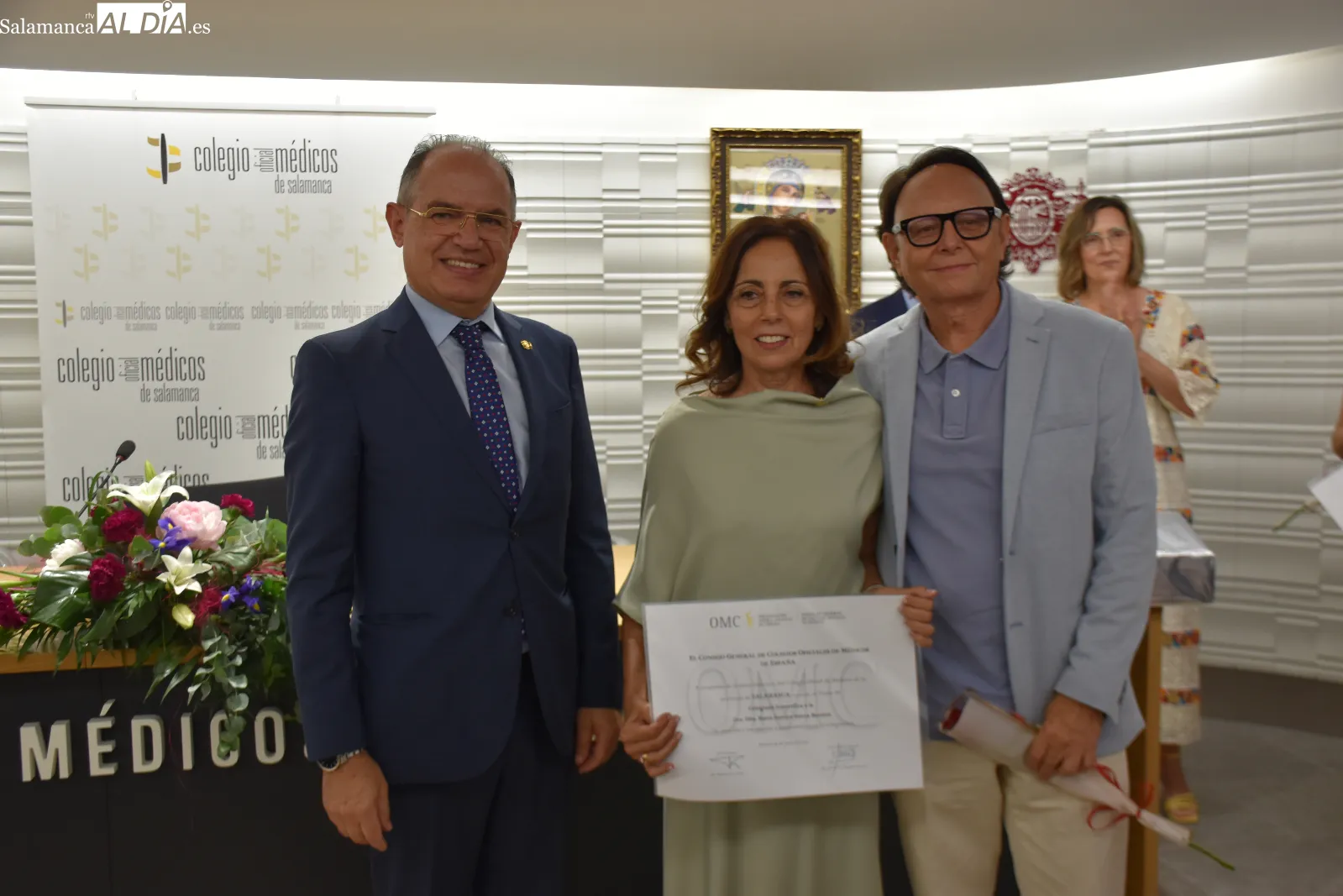 Entrega de medallas a 67 jubilados en el colegio de medicos. Fotos de Miguel González