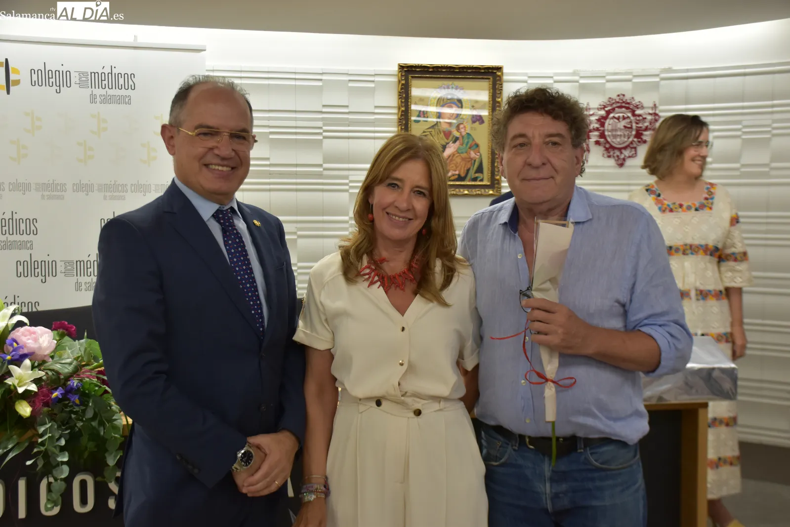 Entrega de medallas a 67 jubilados en el colegio de medicos. Fotos de Miguel González