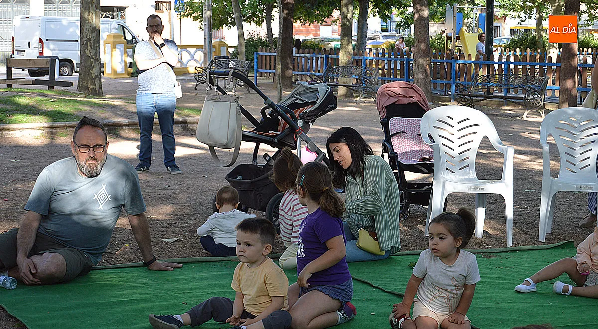 Foto 5 - Los ni&ntilde;os disfrutan de un cuentacuentos sobre naturaleza y medio ambiente a cargo de Pilar Borrego