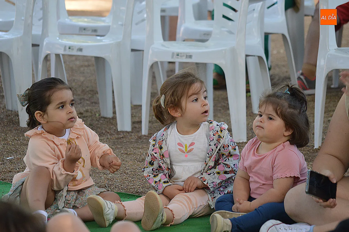 Foto 8 - Los ni&ntilde;os disfrutan de un cuentacuentos sobre naturaleza y medio ambiente a cargo de Pilar Borrego