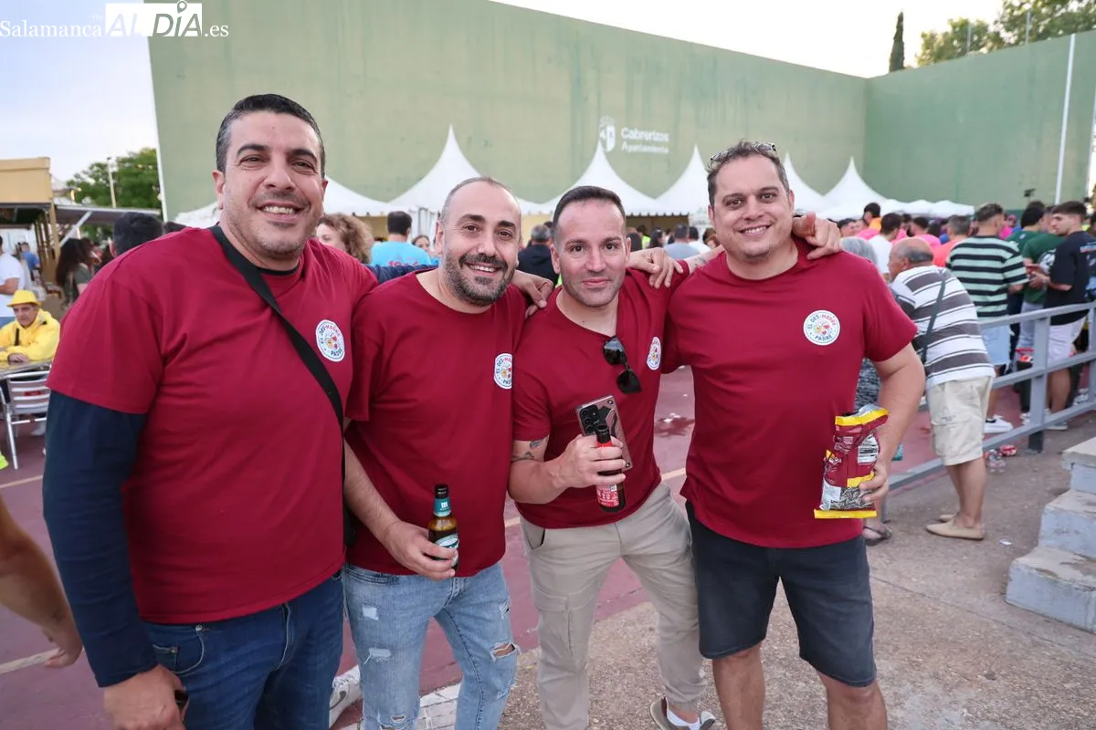 Gran ambiente en el pregón de las fiestas del Señor de Cabrerizos. Fotos: David Sañudo