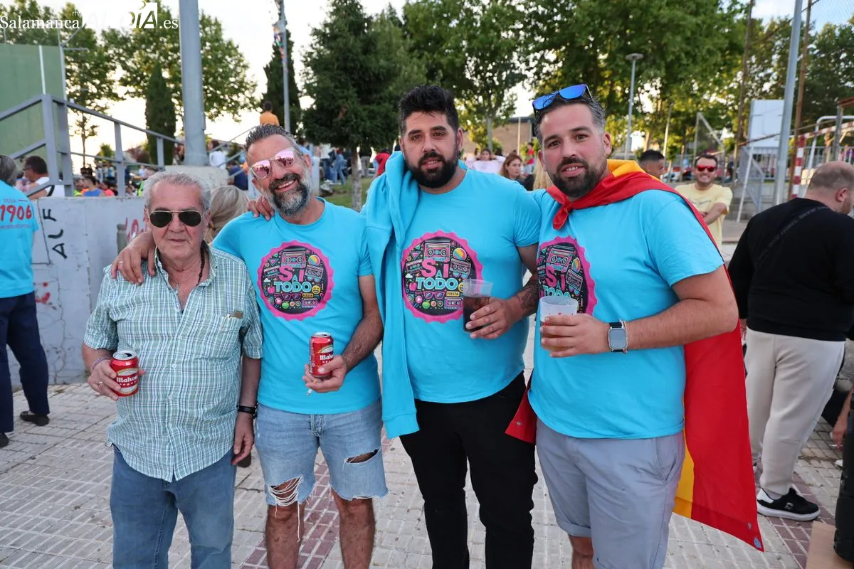 Gran ambiente en el pregón de las fiestas del Señor de Cabrerizos. Fotos: David Sañudo