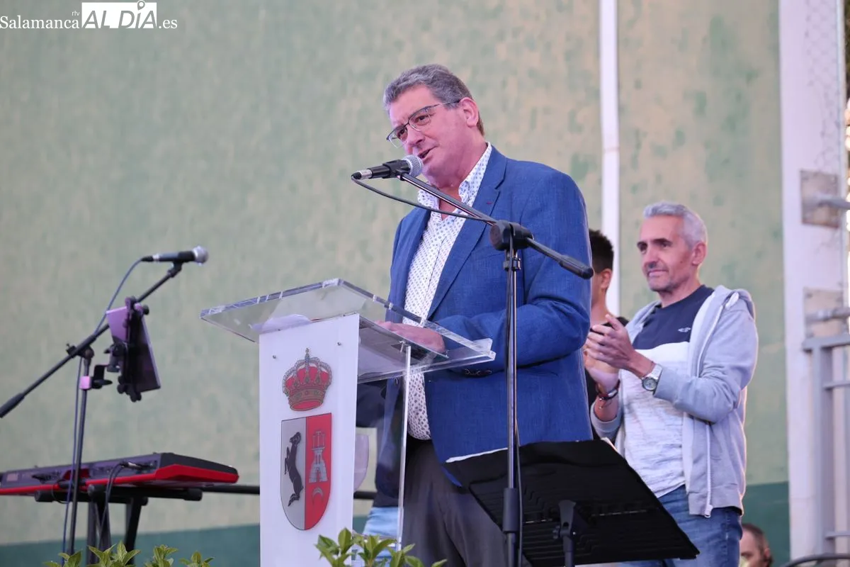 Gran ambiente en el pregón de las fiestas del Señor de Cabrerizos. Fotos: David Sañudo