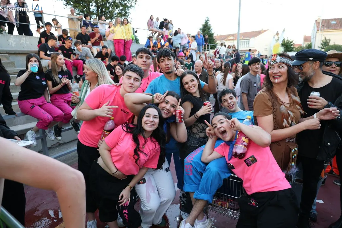 Gran ambiente en el pregón de las fiestas del Señor de Cabrerizos. Fotos: David Sañudo