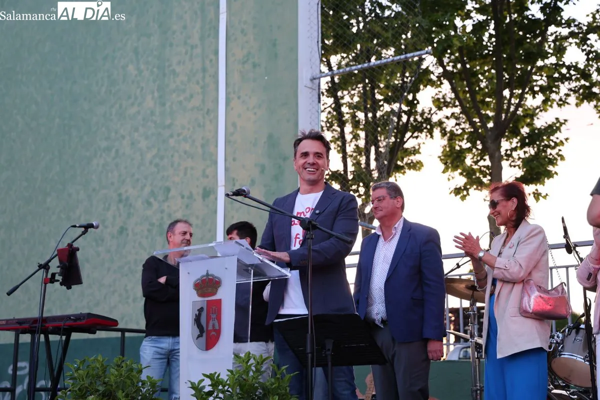 Gran ambiente en el pregón de las fiestas del Señor de Cabrerizos. Fotos: David Sañudo