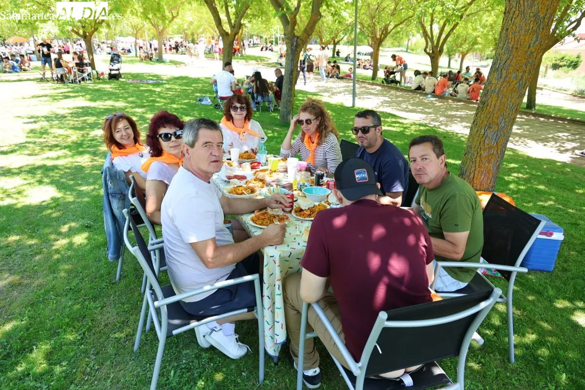 Paella popular en Cabrerizos. Fotos: David Sañudo
