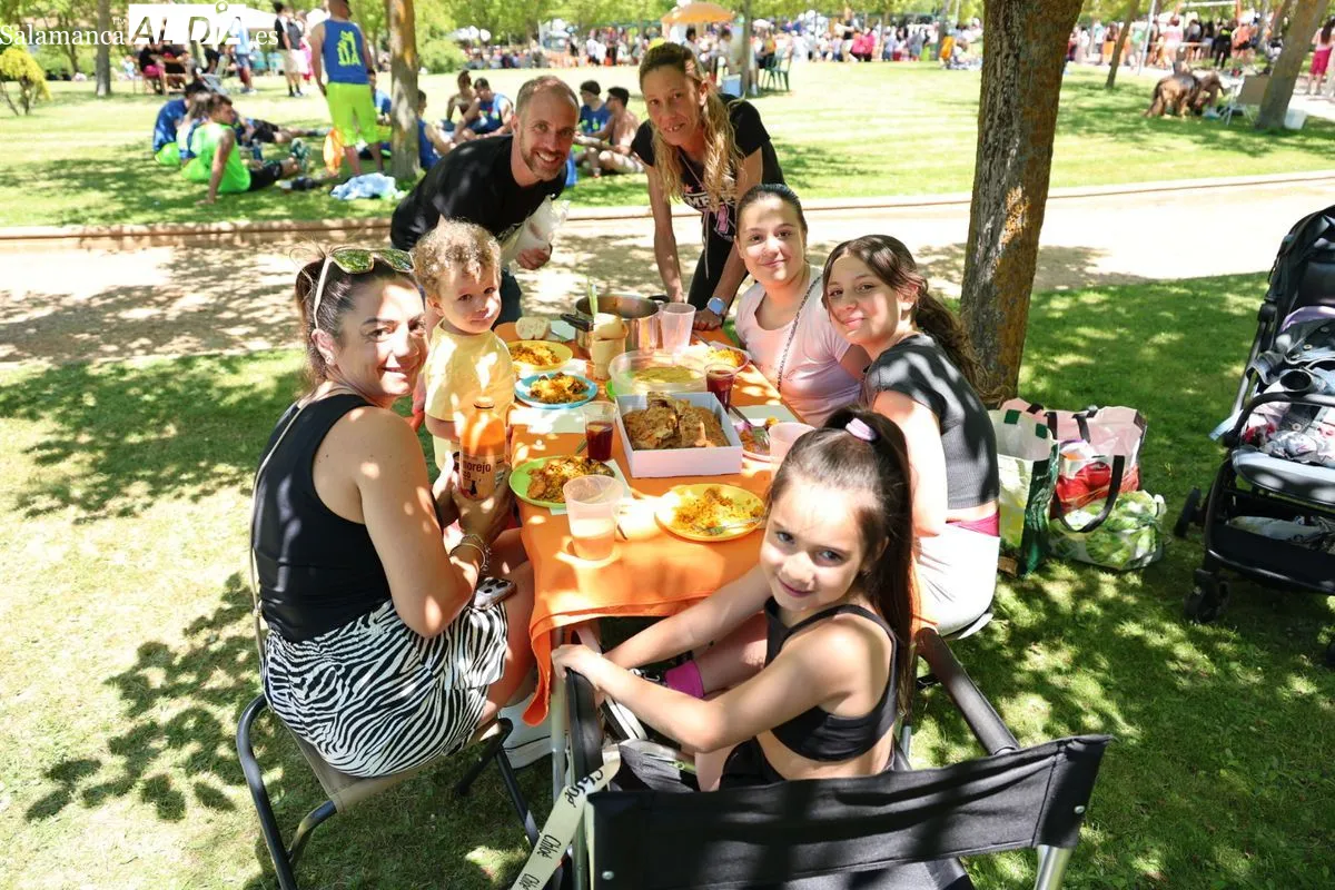 Paella popular en Cabrerizos. Fotos: David Sañudo