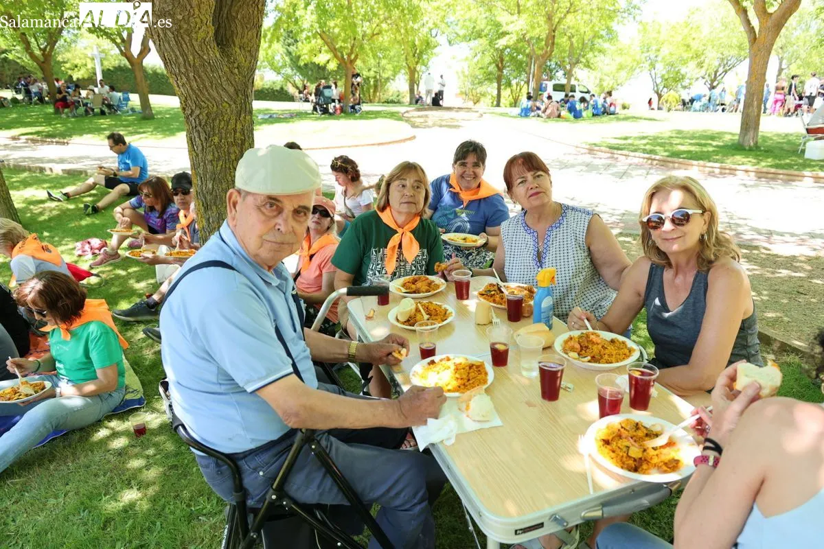 Paella popular en Cabrerizos. Fotos: David Sañudo