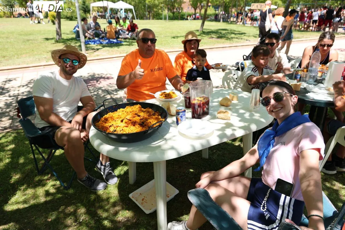Paella popular en Cabrerizos. Fotos: David Sañudo