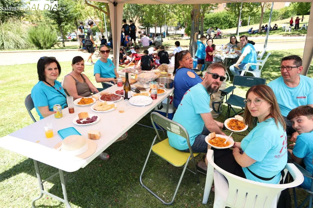 Paella popular en Cabrerizos. Fotos: David Sañudo