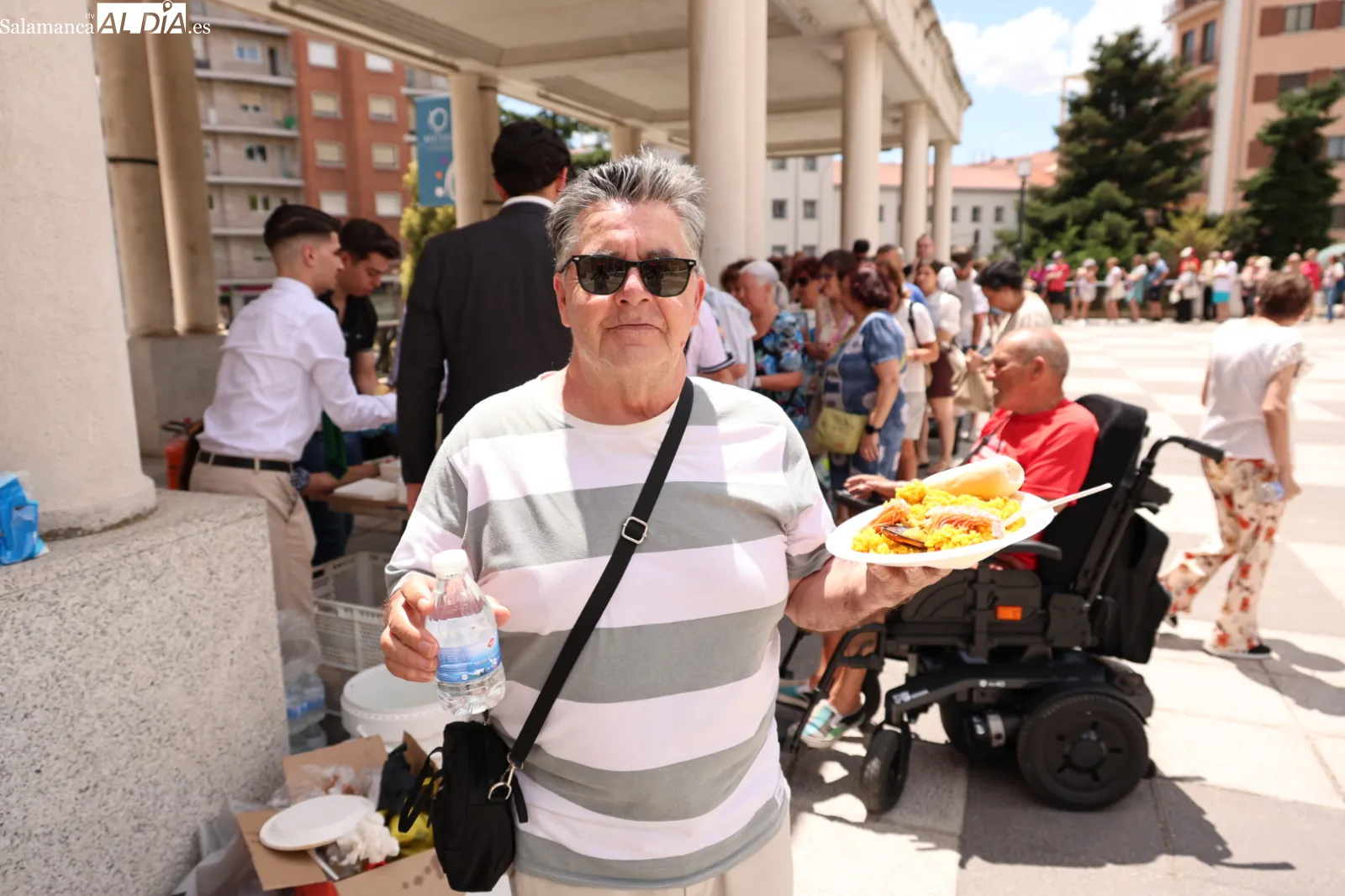 Vecinos de los barrios de Prosperidad, Delicias y San Isidro participan en la paella que ha cerrado las fiestas organizadas por Prodesi. Fotos: David Sañudo
