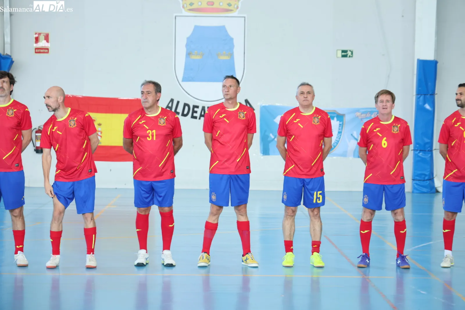 Partido de leyendas de España de fútbol sala y los veteranos del Salamanca FS en Aldeatejada. Fotos: David Sañudo