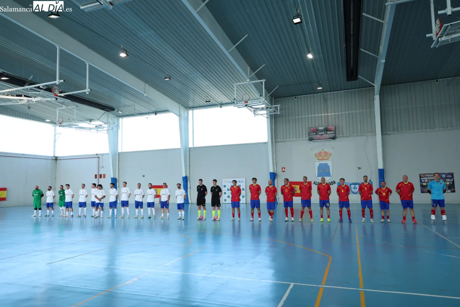 Partido de leyendas de España de fútbol sala y los veteranos del Salamanca FS en Aldeatejada. Fotos: David Sañudo