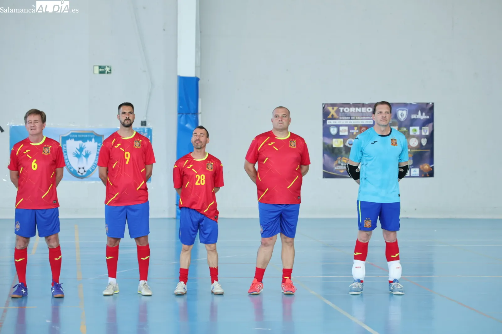 Partido de leyendas de España de fútbol sala y los veteranos del Salamanca FS en Aldeatejada. Fotos: David Sañudo