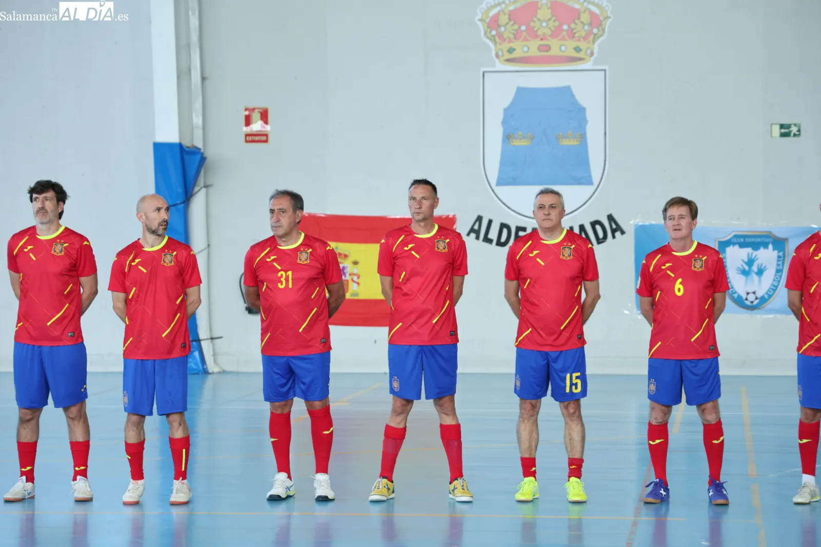 Partido de leyendas de España de fútbol sala y los veteranos del Salamanca FS en Aldeatejada. Fotos: David Sañudo