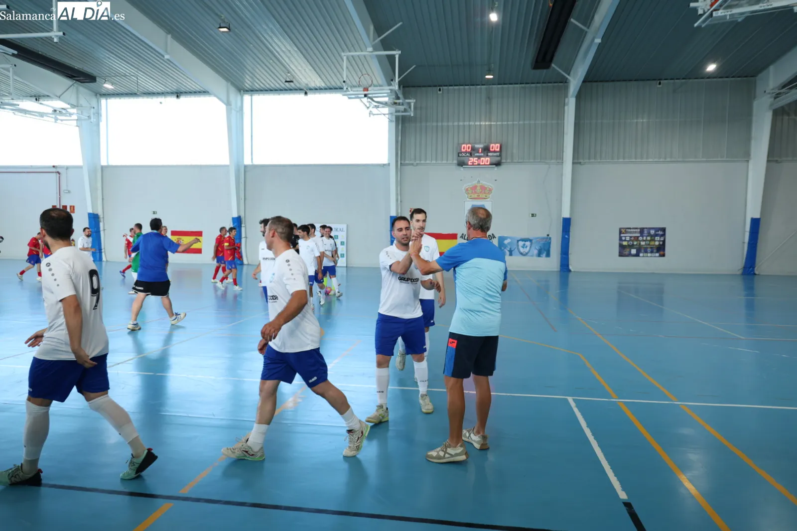 Partido de leyendas de España de fútbol sala y los veteranos del Salamanca FS en Aldeatejada. Fotos: David Sañudo