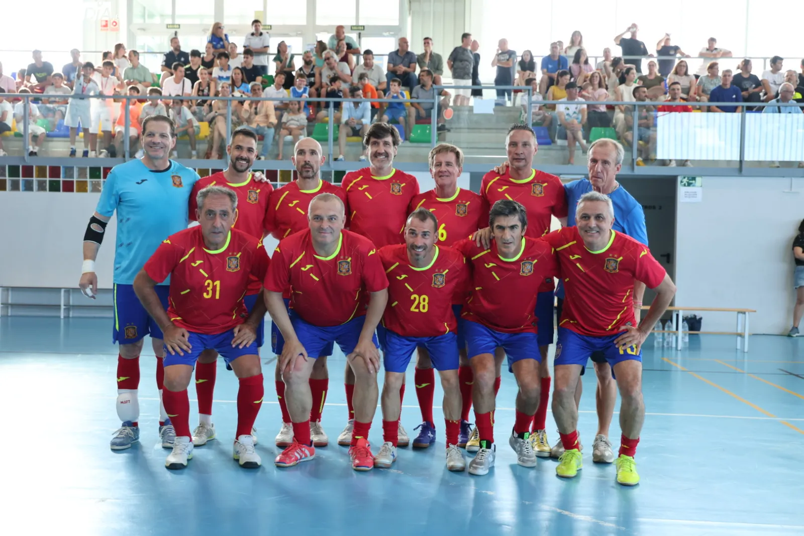 Partido de leyendas de España de fútbol sala y los veteranos del Salamanca FS en Aldeatejada. Fotos: David Sañudo