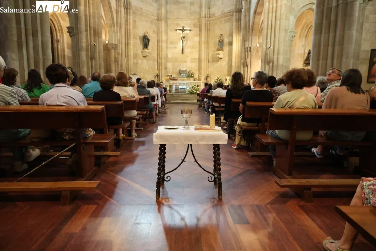 Eucaristía en honor al patrón de Salamanca en la iglesia de San Juan de Sahagún. Fotos: David Sañudo