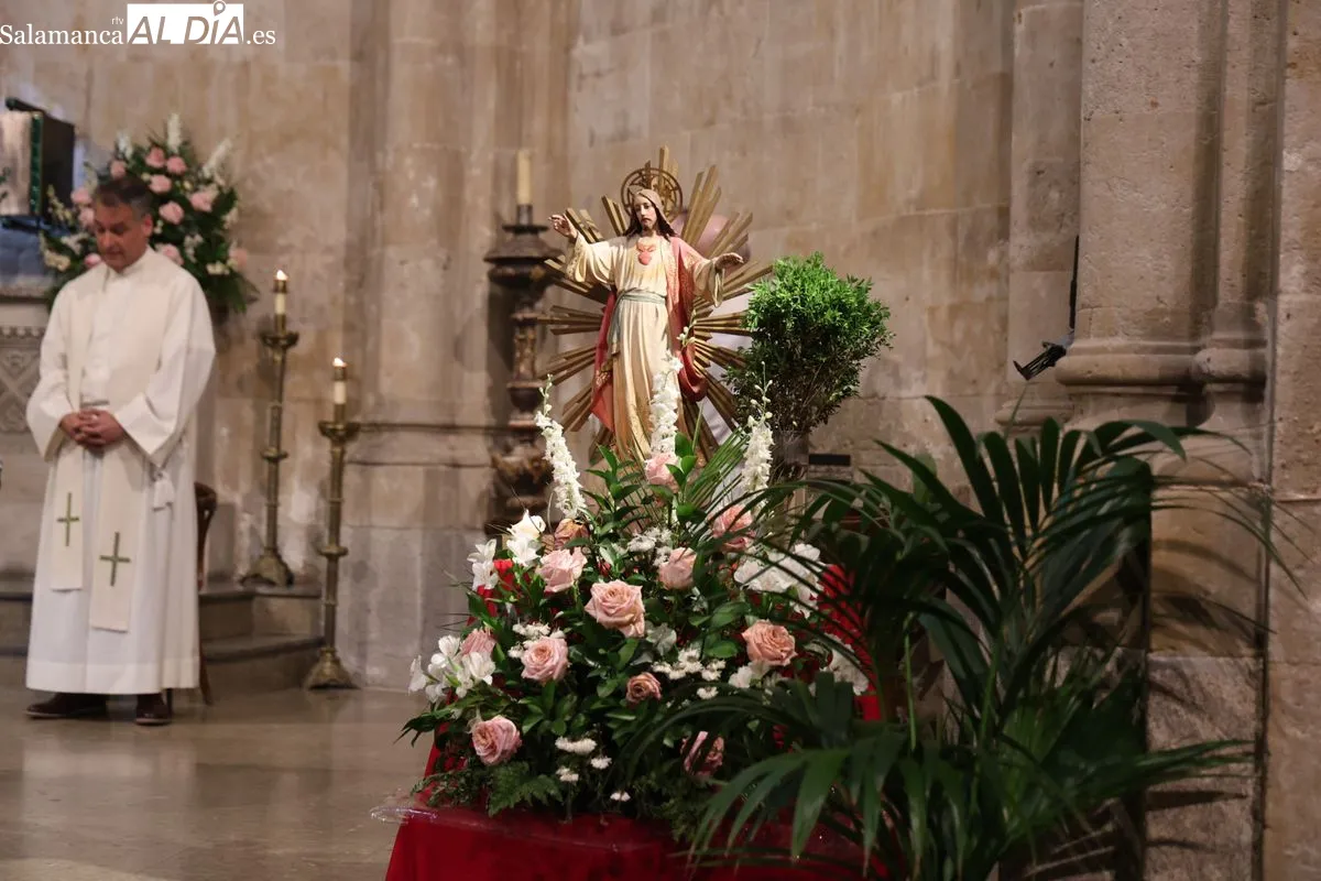Eucaristía en honor al patrón de Salamanca en la iglesia de San Juan de Sahagún. Fotos: David Sañudo